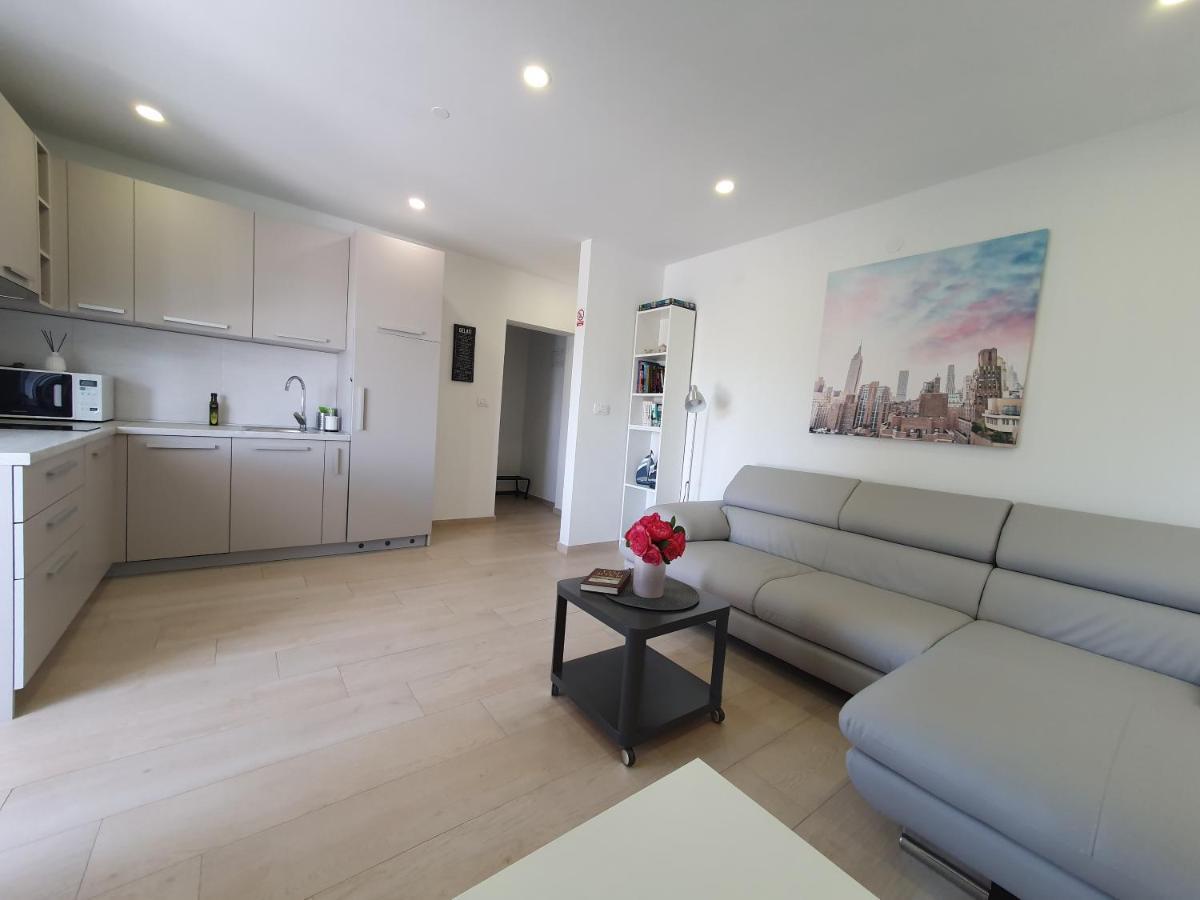 Apartmani Melanie Poreč Exteriör bild