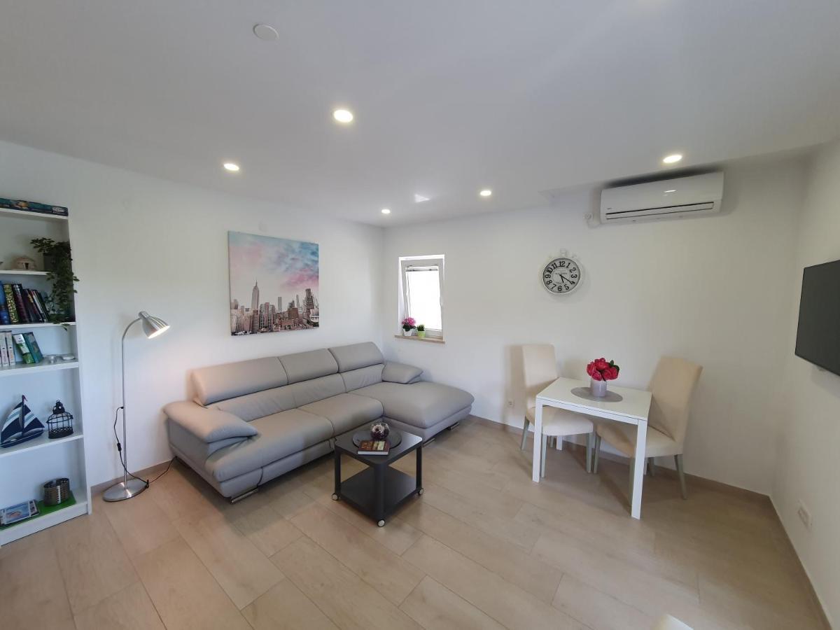 Apartmani Melanie Poreč Exteriör bild