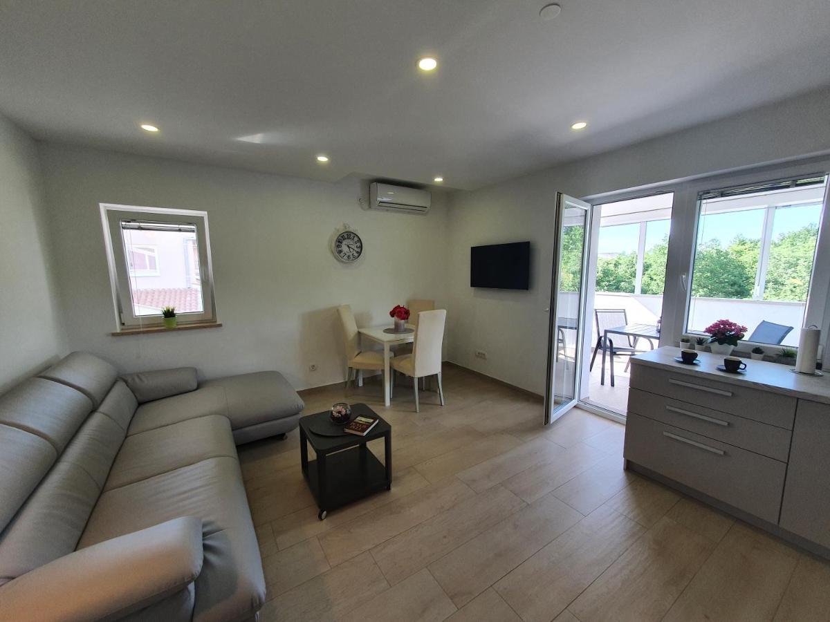 Apartmani Melanie Poreč Exteriör bild
