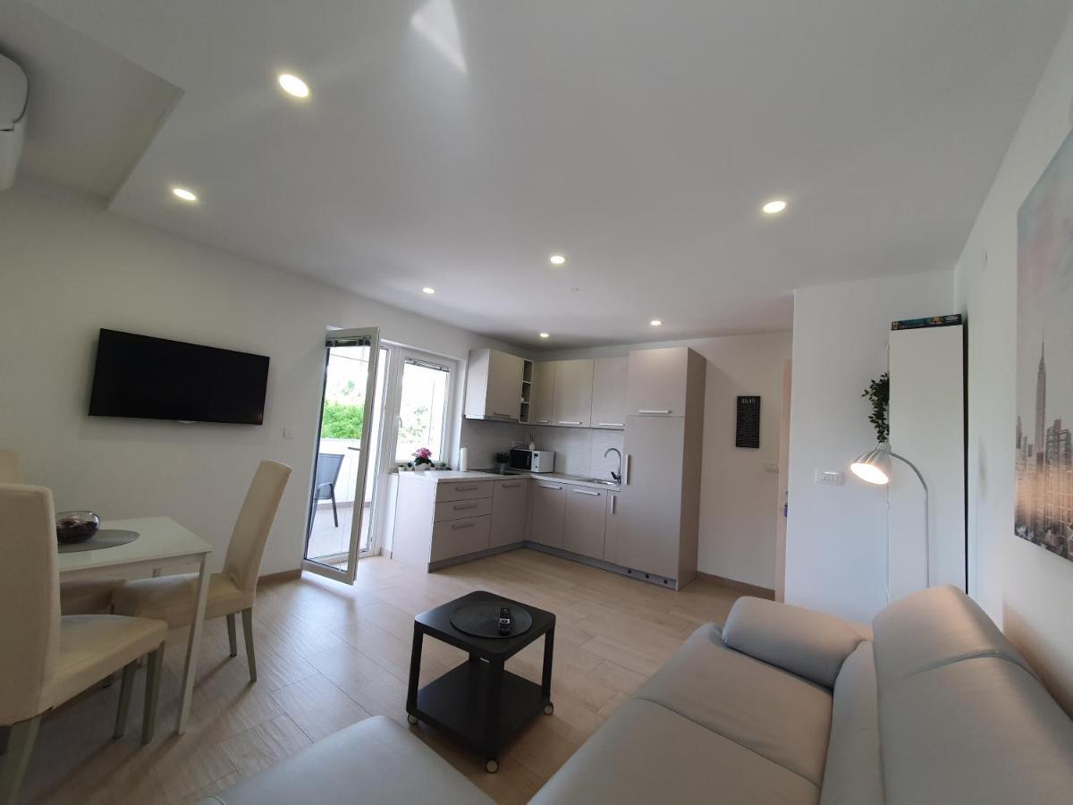 Apartmani Melanie Poreč Exteriör bild