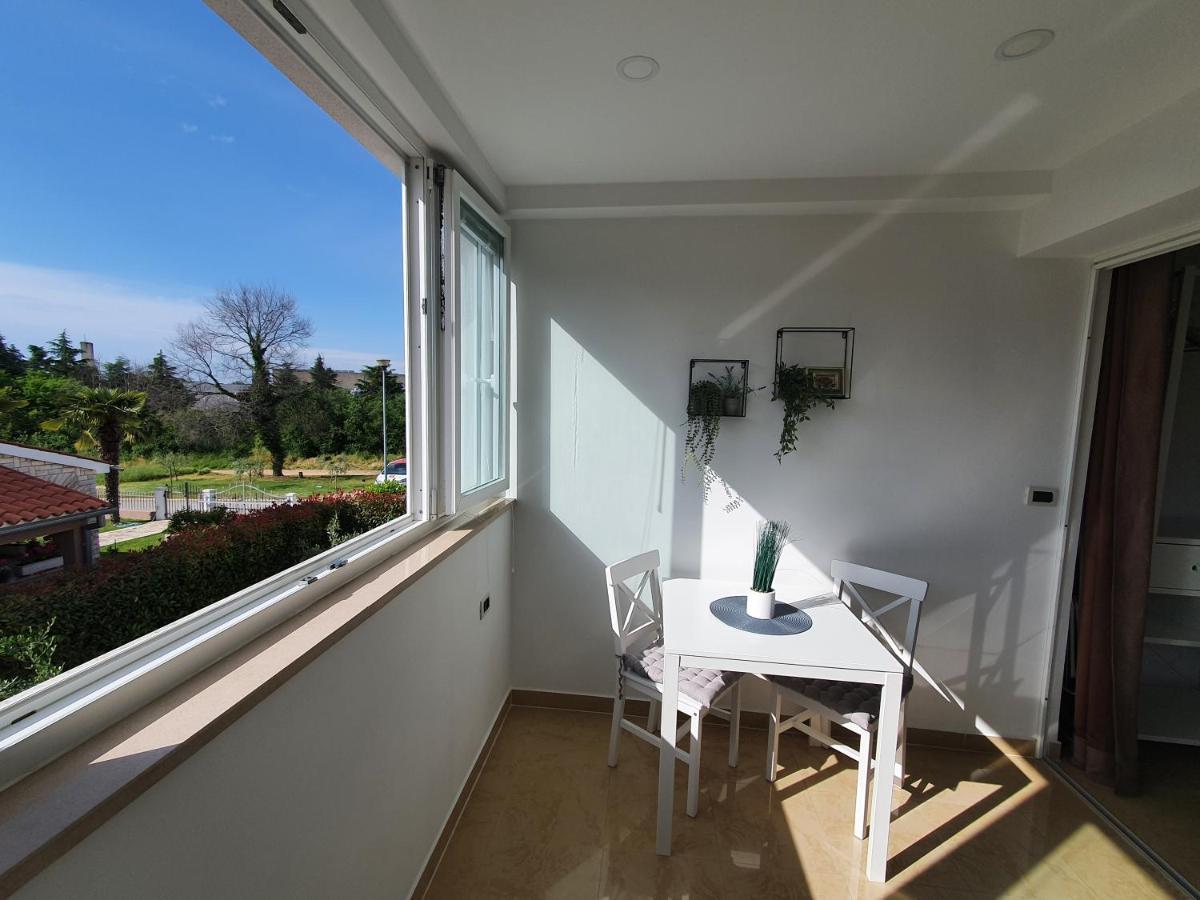 Apartmani Melanie Poreč Exteriör bild