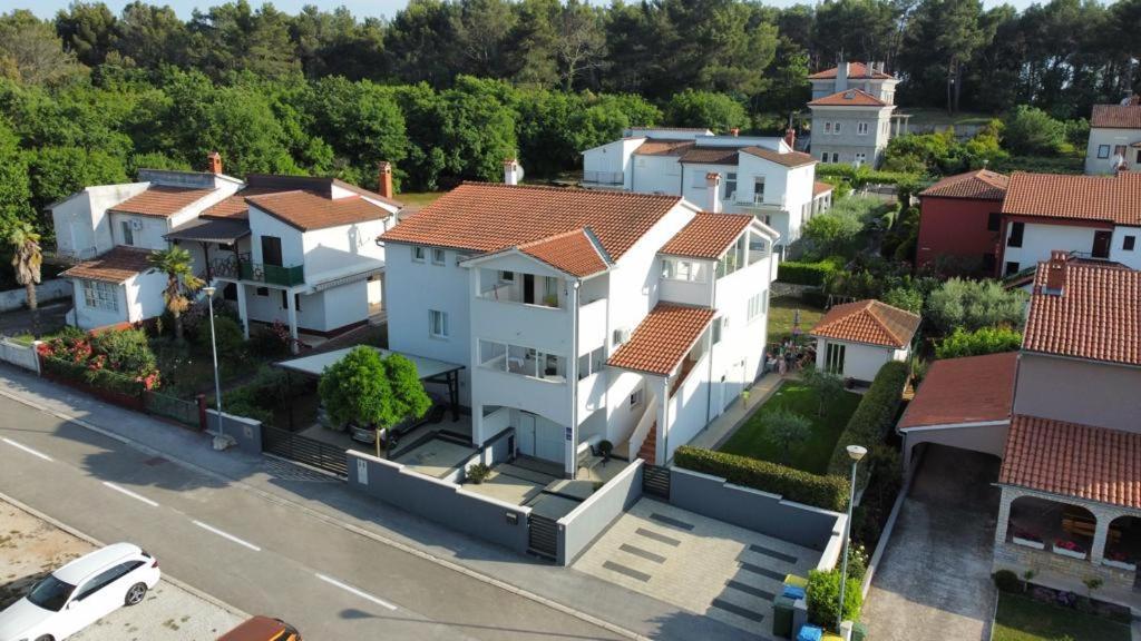 Apartmani Melanie Poreč Exteriör bild
